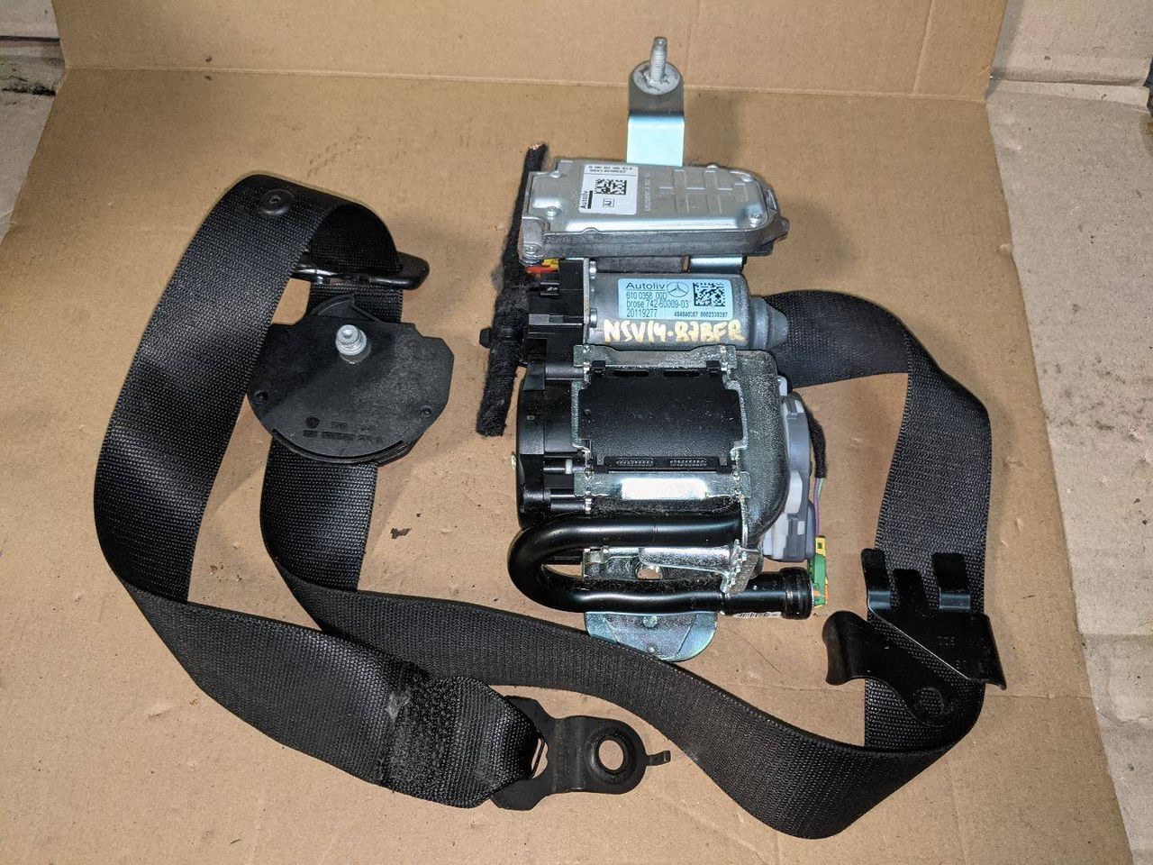 ремень безопасности Mercedes-Benz E-Класс W212/S212/C207/A207 W212 2010, 2.2 л., дизель, АКПП, седан, задний привод, правый руль, A2128607685