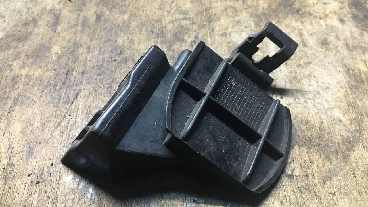 крепление бампера BMW 3 серия E46 2001, 2.0 л., бензин, 8195322