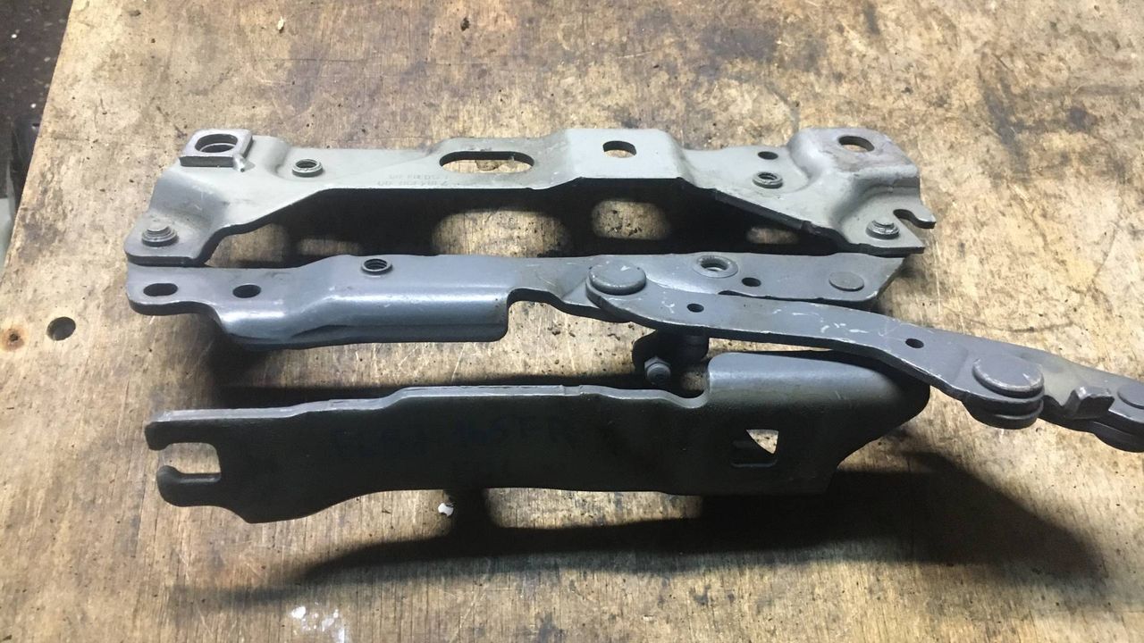 петля капота правая BMW 7 серия F01/F02 2009, 3.0 л., N57 D30 A, дизель, АКПП, седан, 7184190, 7184190