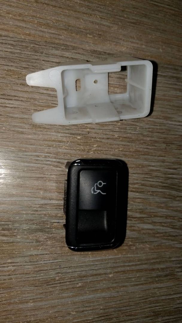 кнопка открытия багажника Mercedes-Benz E-Класс W212/S212/C207/A207 W212 2010, 2.2 л., дизель, АКПП, седан, задний привод, правый руль, A2128204410