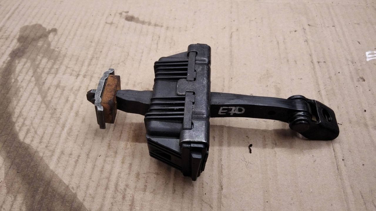 ограничитель открывания двери BMW X5 E70 2009, 7141033