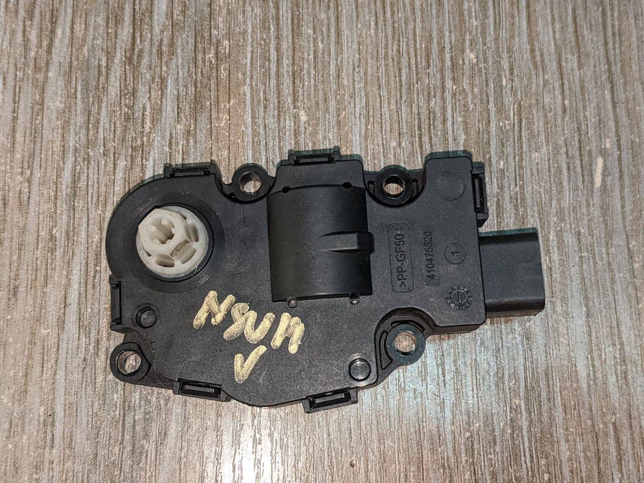 моторчик заслонки печки Mercedes-Benz E-Класс W212/S212/C207/A207 W212 2010, 2.2 л., дизель, АКПП, седан, задний привод, правый руль, EFB330