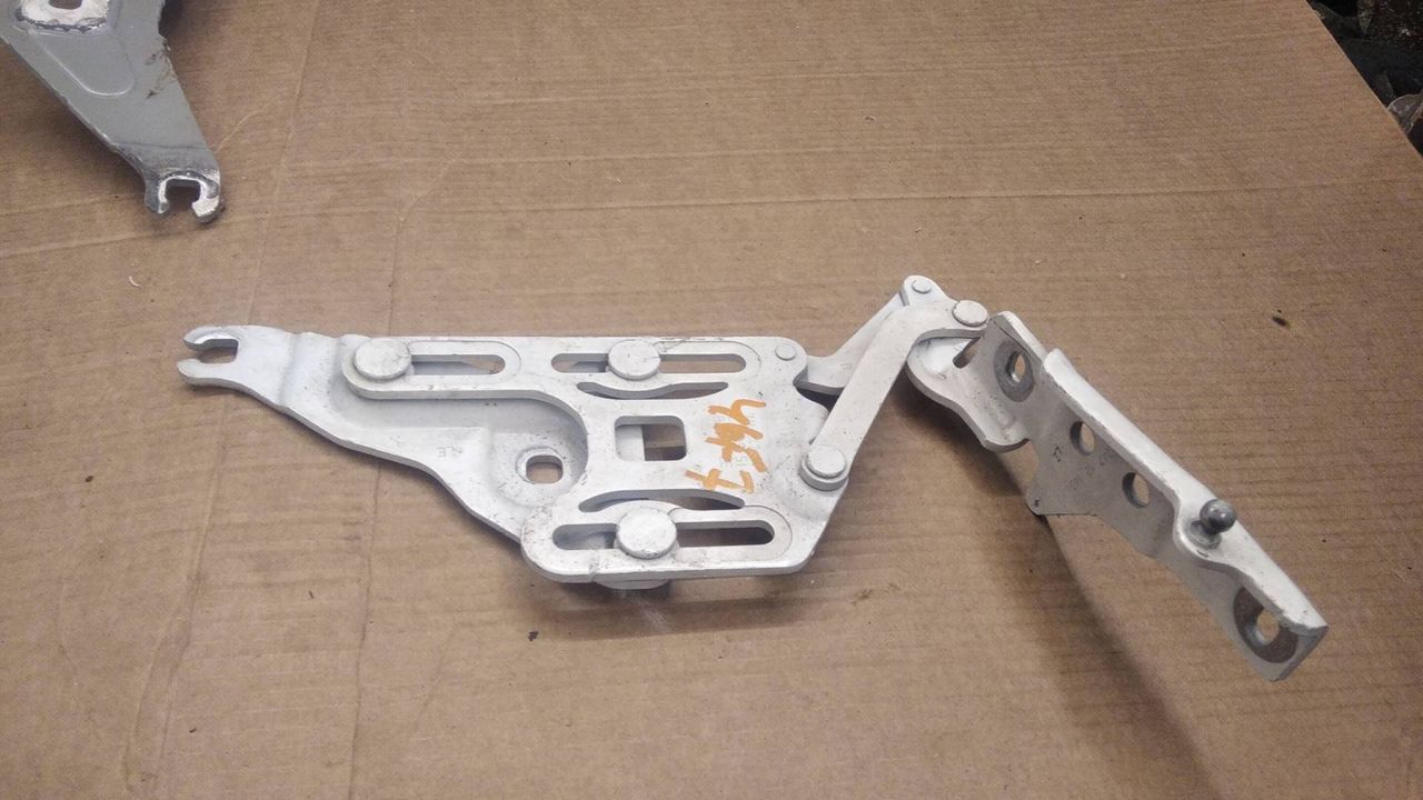 петля капота левая BMW X5 E70 2007, 4.8 л., бензин, АКПП, внедорожник 5 дв., 7148347