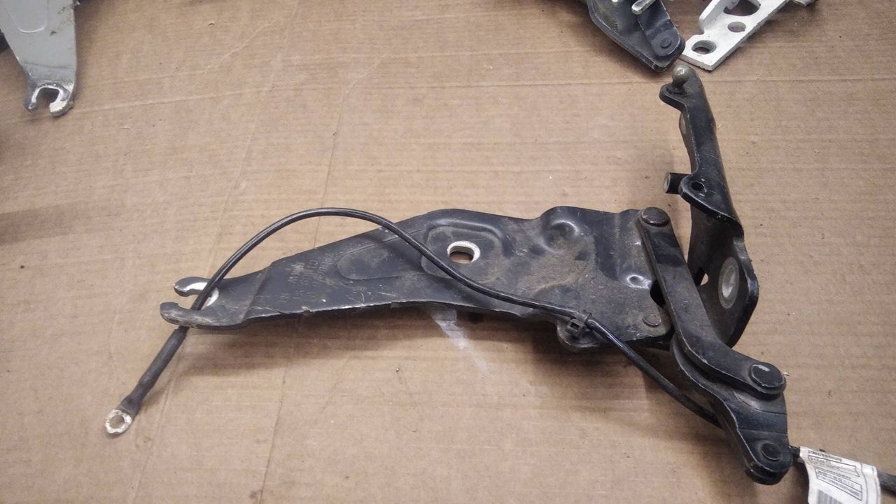 петля капота правая BMW X5 E70 [рестайлинг] 2011, 3.0 л., N57 D30 B, дизель, АКПП, темно-синий, внедорожник 5 дв., 7208628