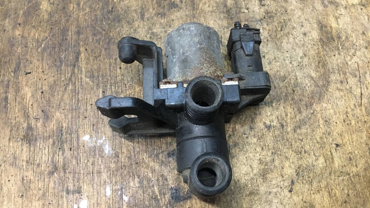 кран отопителя (печки) BMW 3 серия E36 1996, 1.8 л., АКПП, седан, 8391418