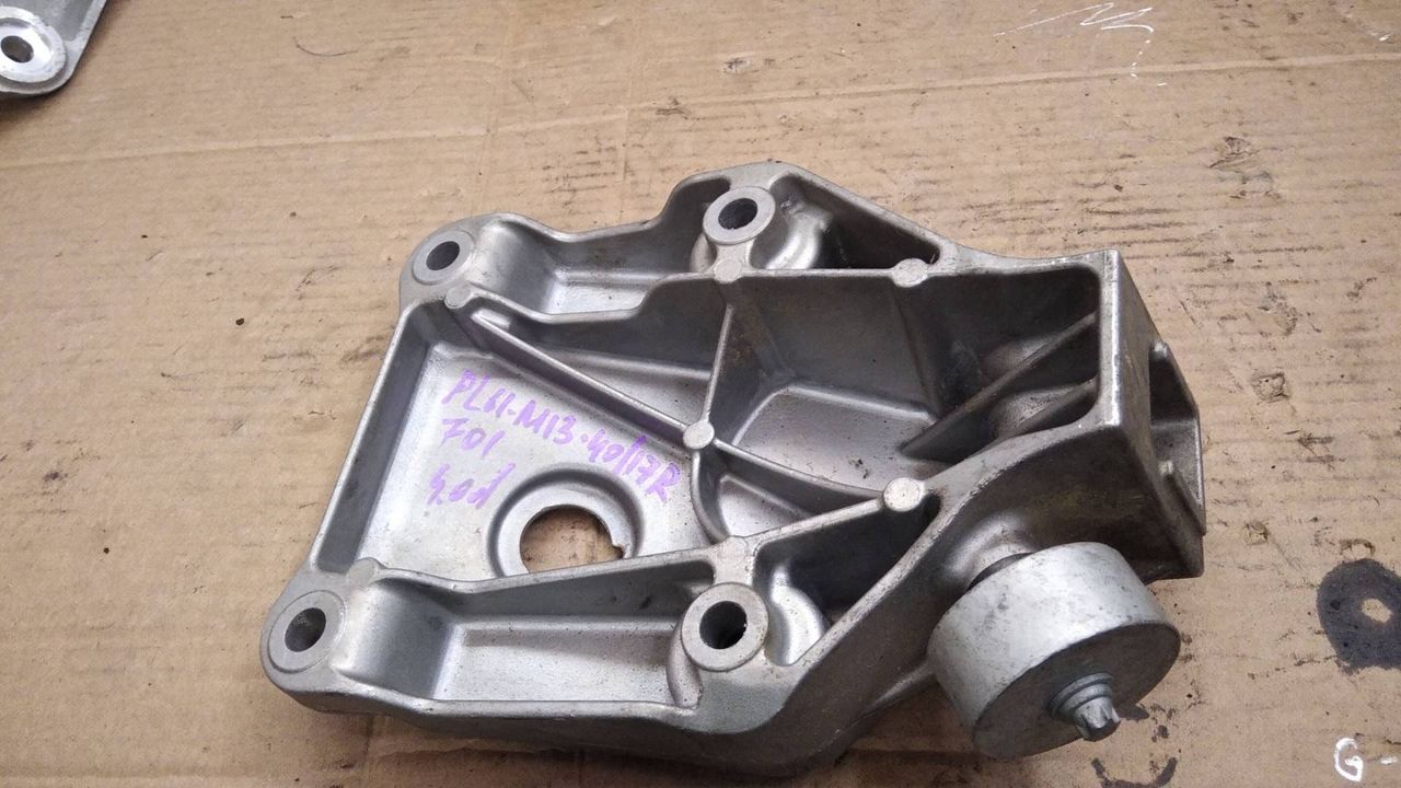 кронштейн двигателя BMW 5 серия F07/F10/F11 2010, 4.0 л., дизель, 6777623