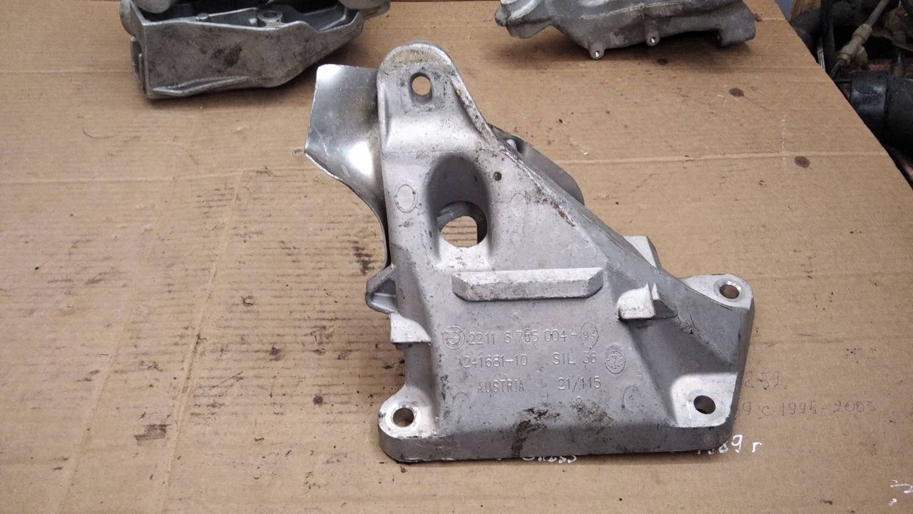 кронштейн двигателя BMW 3 серия E90/E91/E92/E93 2006, 3.0 л., дизель, 6765004