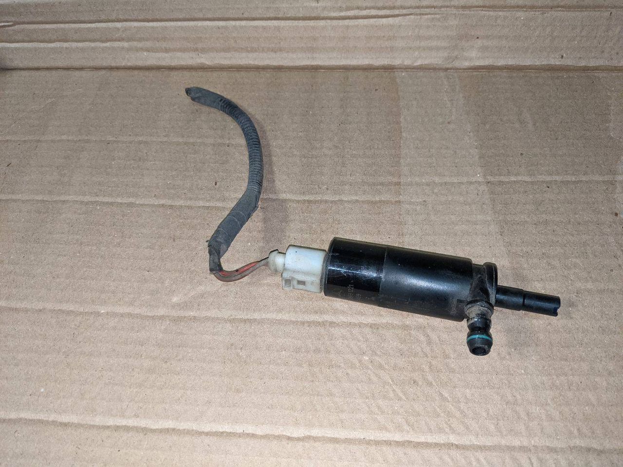 насос (моторчик) омывателя фар Mercedes-Benz E-Класс W212/S212/C207/A207 W212 2010, 2.2 л., дизель, АКПП, седан, задний привод, правый руль, A2108691221