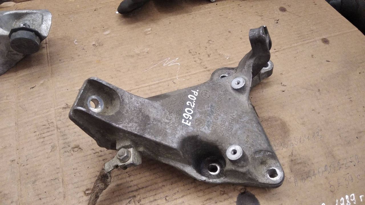 кронштейн двигателя BMW 3 серия E90/E91/E92/E93 2005, 2.0 л., дизель, 6760309