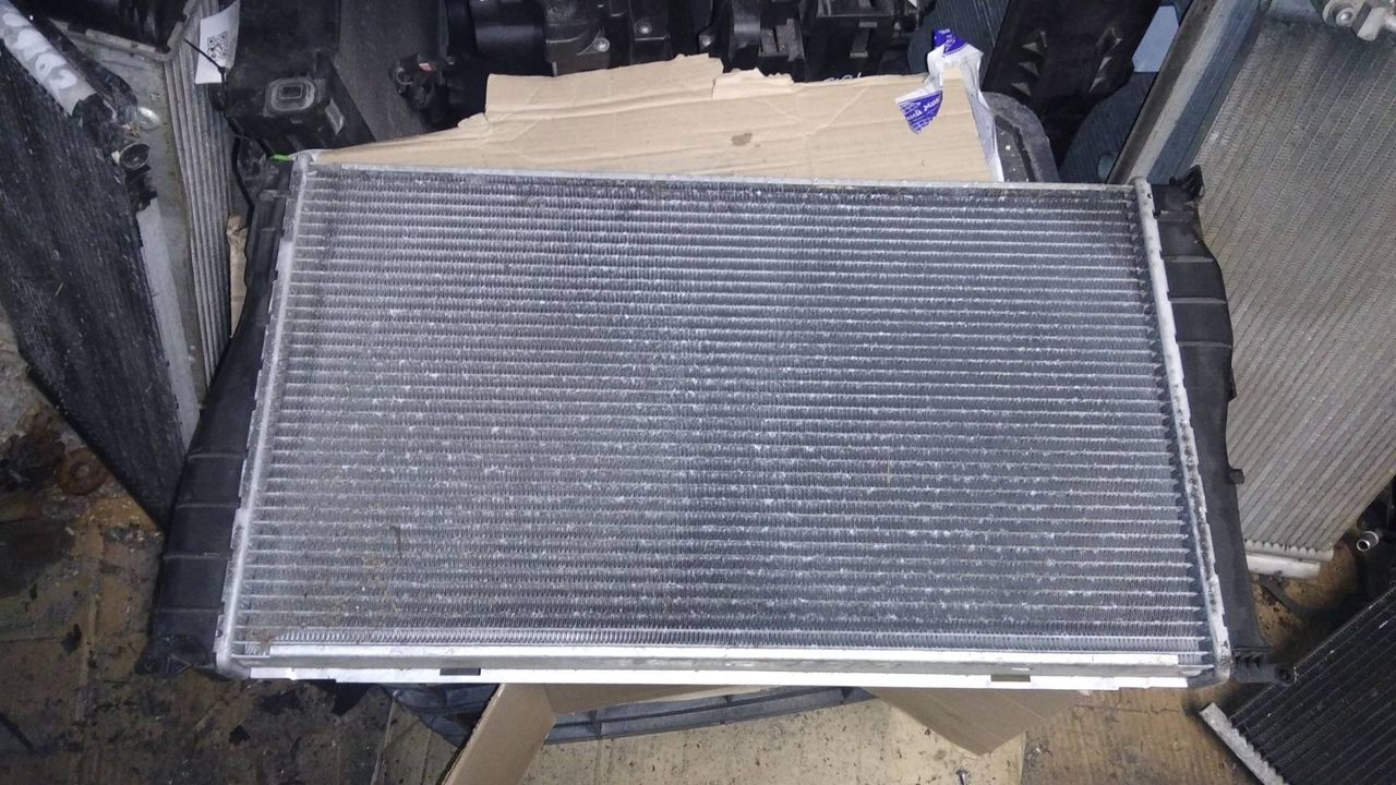 радиатор (основной) BMW 1 серия E81/E82/E87/E88 2005, 2.0 л., дизель, 3093796, 9169526, 7524914, 7810258, 7524916