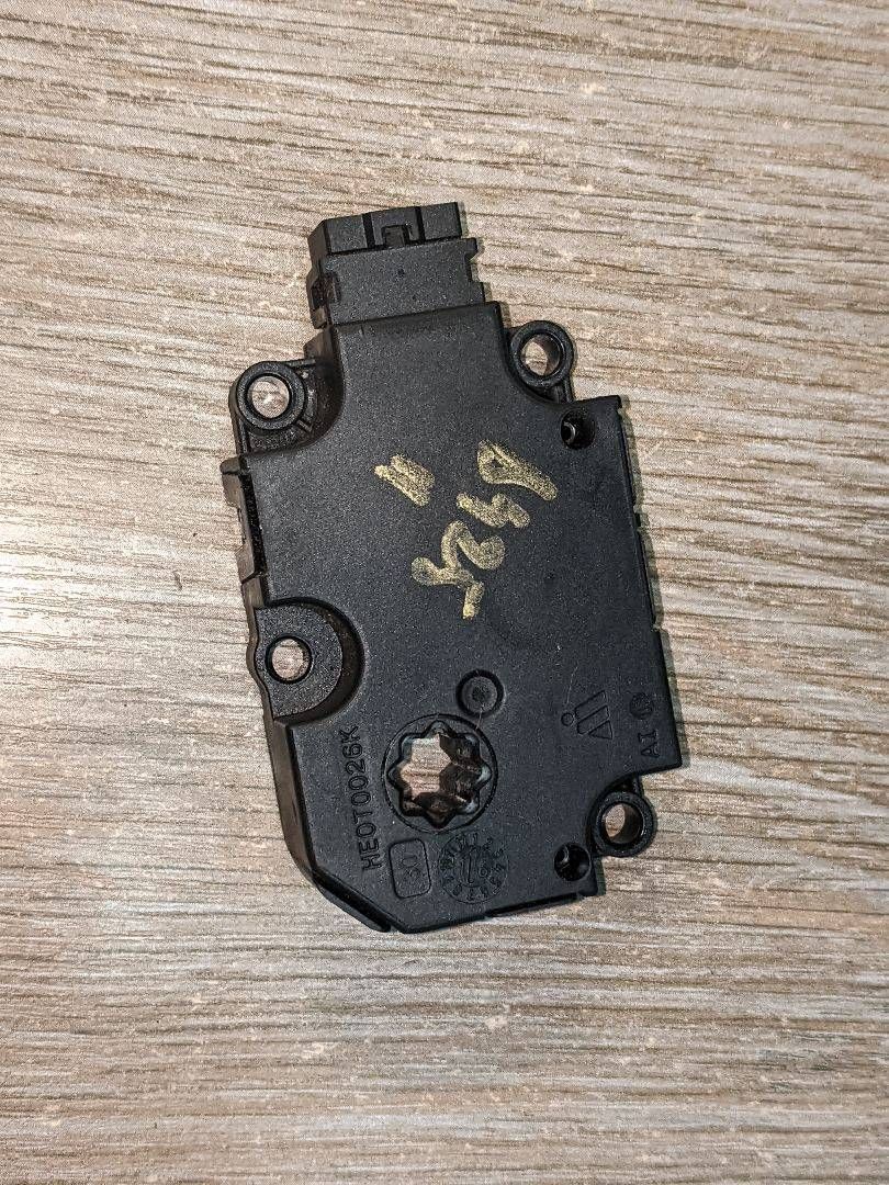 моторчик заслонки печки Mercedes-Benz C-Класс W205/S205/C205 2015, 2.0 л., M 274.920, бензин, АКПП, седан, правый руль, A1699060100, T1002128BC