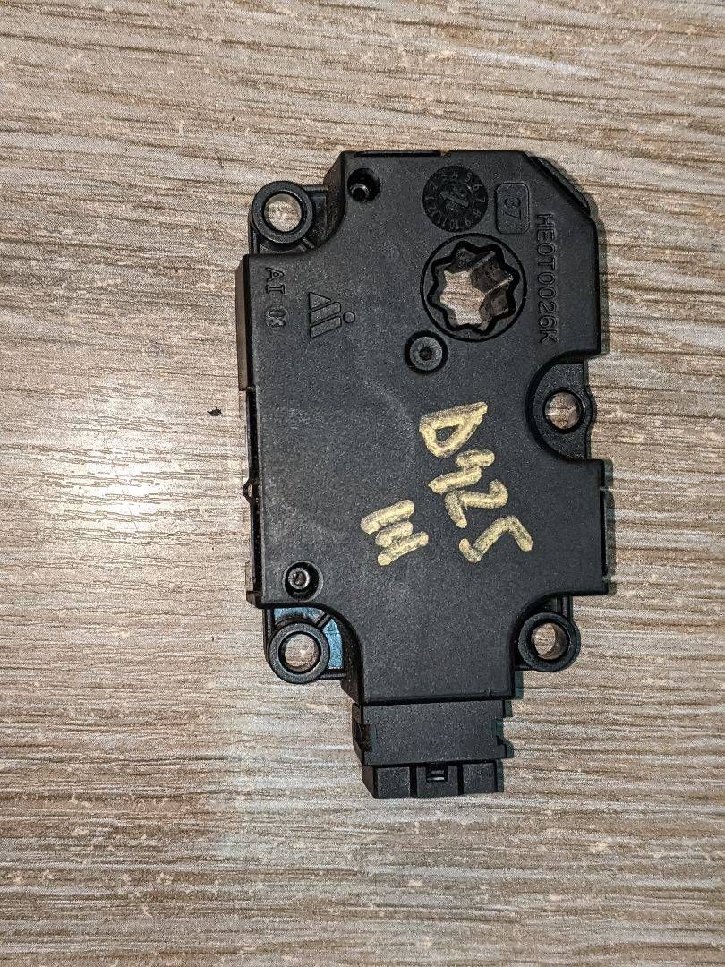 моторчик заслонки печки Mercedes-Benz C-Класс W205/S205/C205 2015, 2.0 л., M 274.920, бензин, АКПП, седан, правый руль, A1699060100, T1002128BC