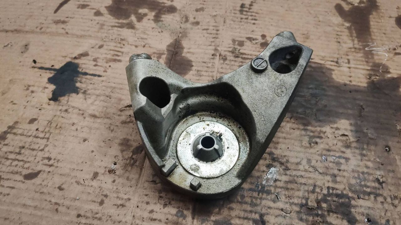 кронштейн (крепление) BMW 7 серия G11/G12 G11 2018, 4.4 л., N63 B44 C, бензин, 7646904