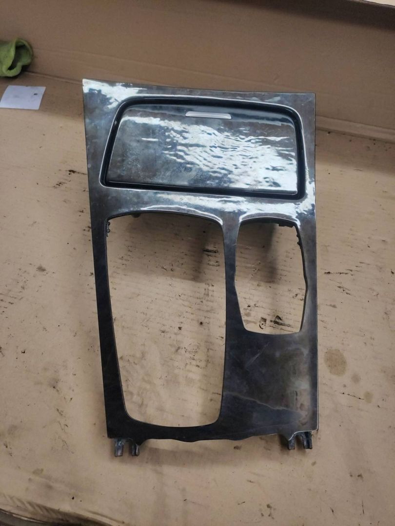 Декоративная накладка центральной консоли BMW 7 серия F01/F02 F01 2011, 4.4 л., N63 B44 A, бензин, АКПП, черный, 1254005