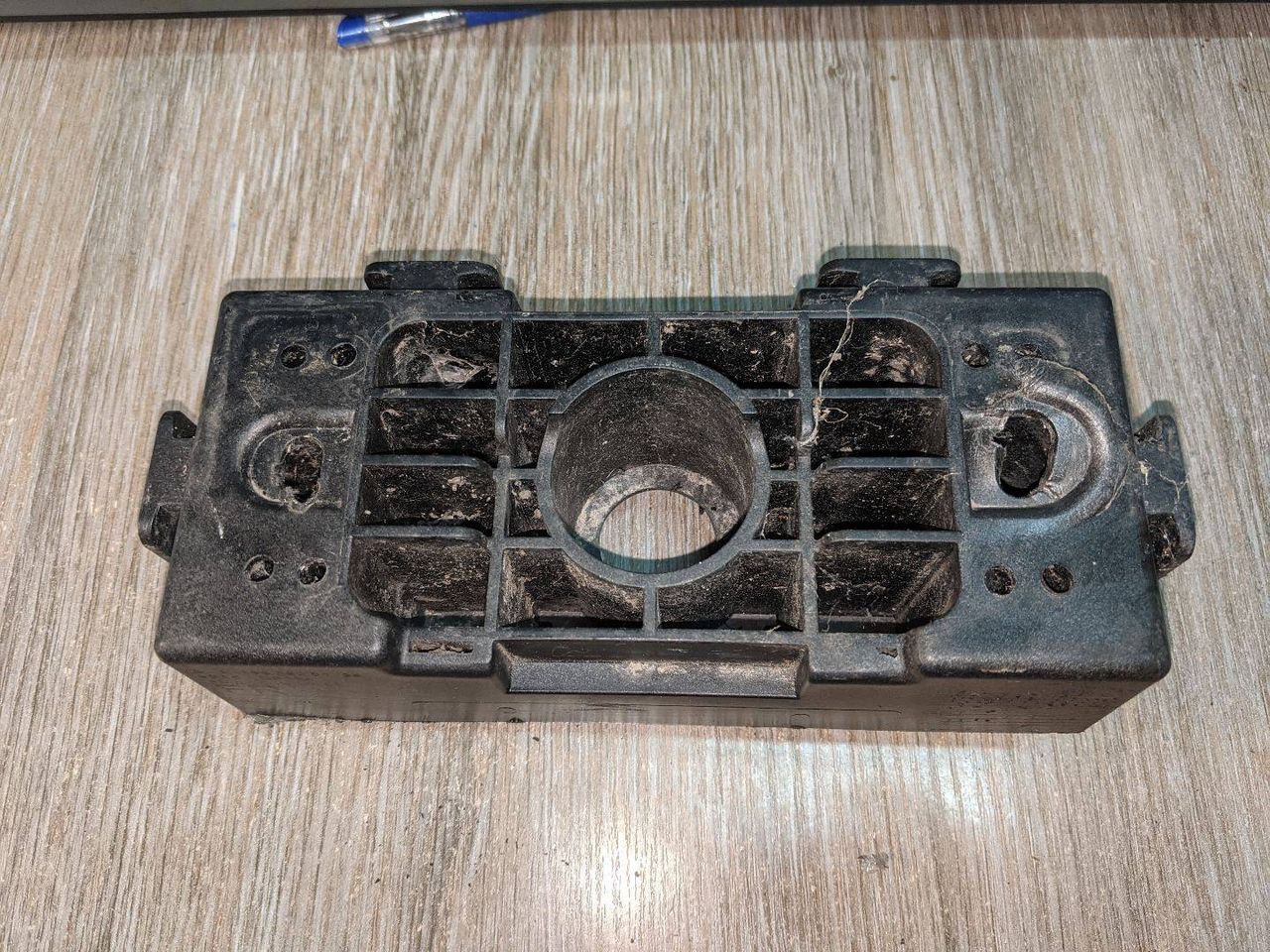 опора под домкрат (поддомкратная подушка) Mercedes-Benz M-Класс W166 2015, 3.0 л., OM 642.826, дизель, АКПП, cthsq, внедорожник 5 дв., A1666900134