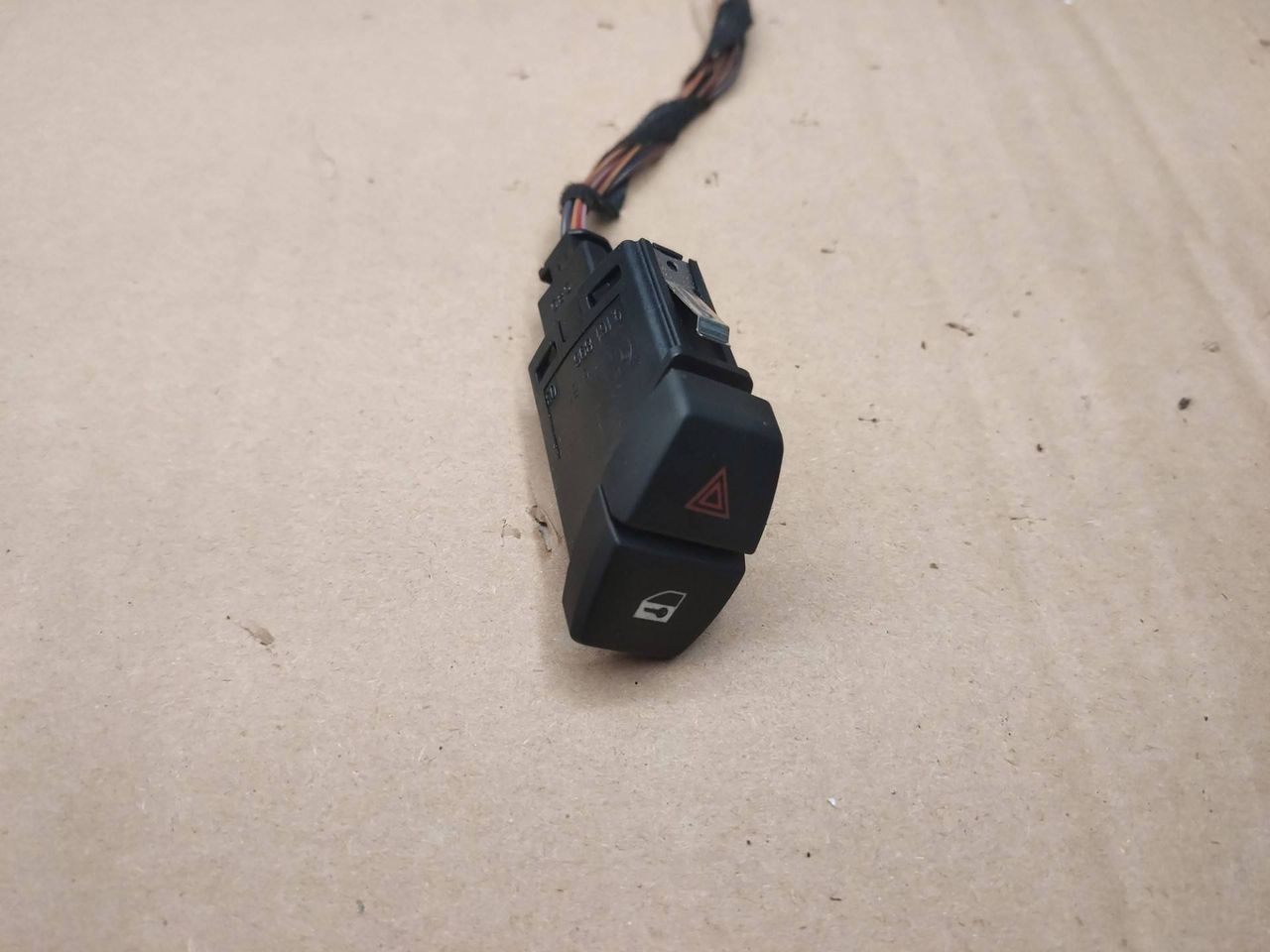 кнопка аварийной сигнализации BMW 7 серия F01/F02 F01 2011, 4.4 л., N63 B44 A, бензин, АКПП, черный, 9161896
