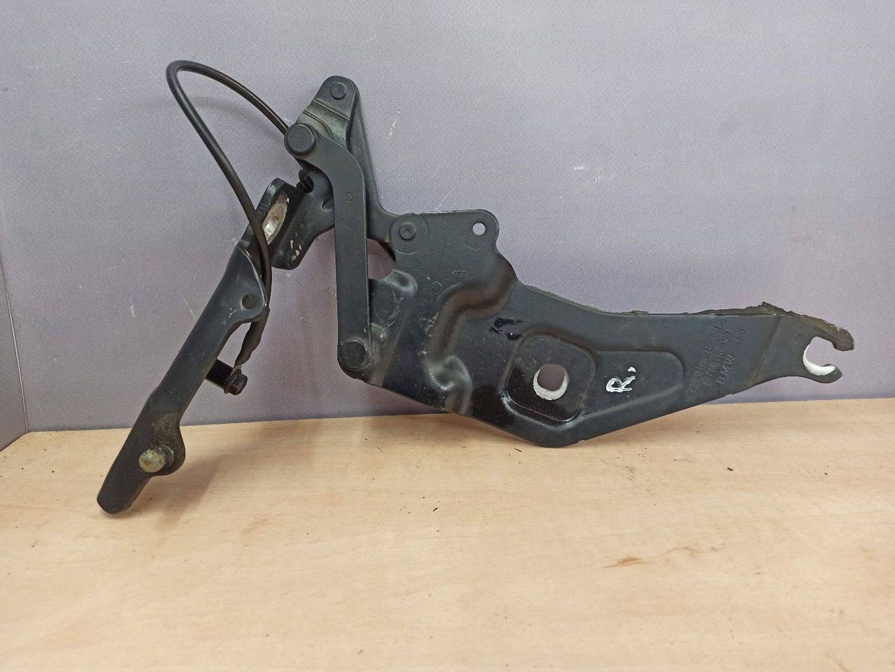 петля капота правая BMW X5 E70 2009, 3.0 л., M57 D30 (306D3), дизель, 7208628