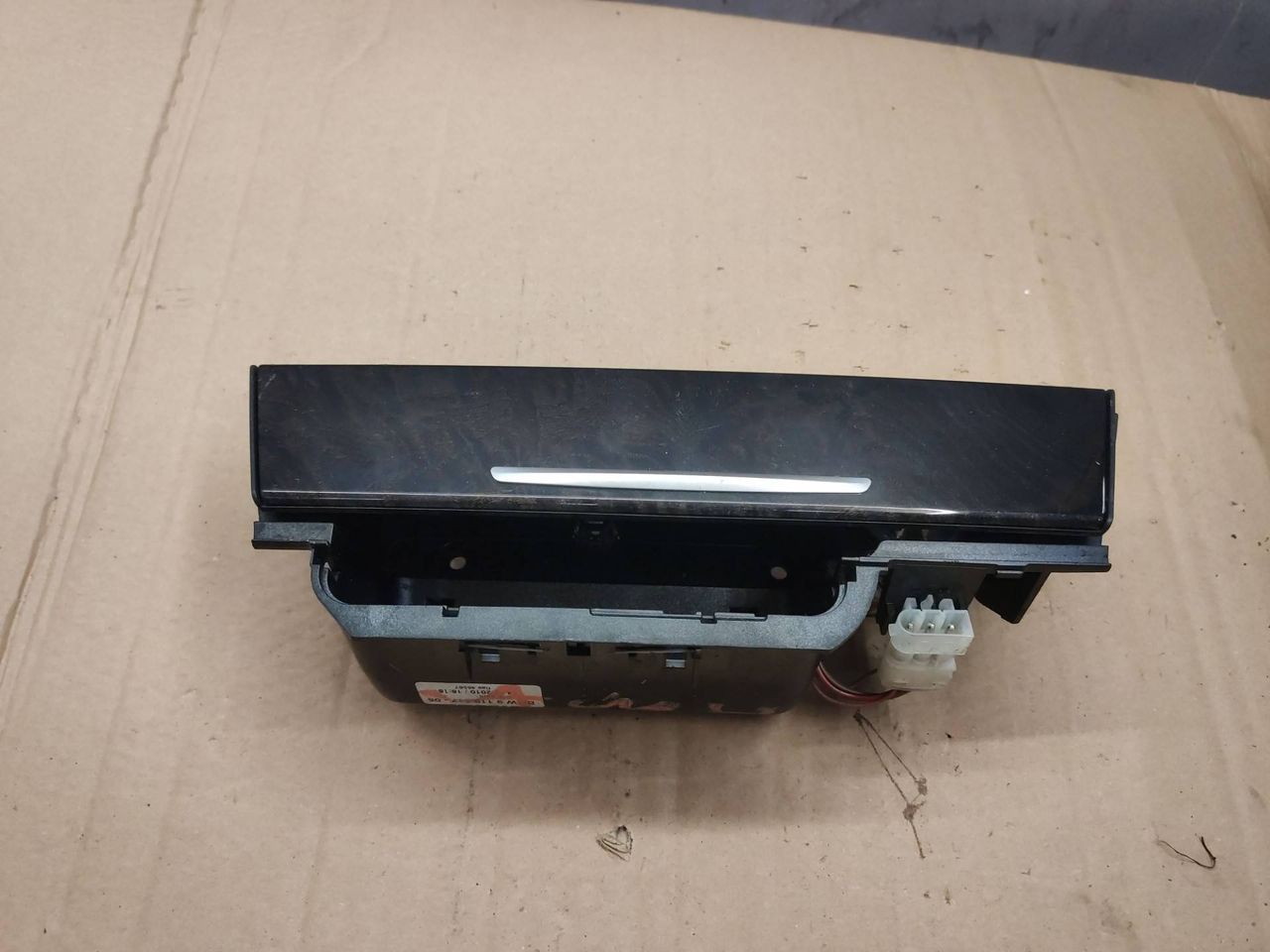 пепельница BMW 7 серия F01/F02 F01 2011, 4.4 л., N63 B44 A, бензин, АКПП, черный, 9119317