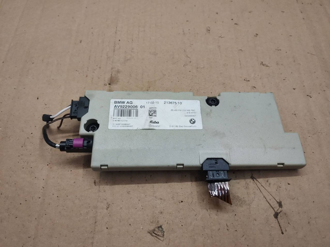 антенна BMW 7 серия F01/F02 F01 2011, 4.4 л., N63 B44 A, бензин, АКПП, черный, 9229006