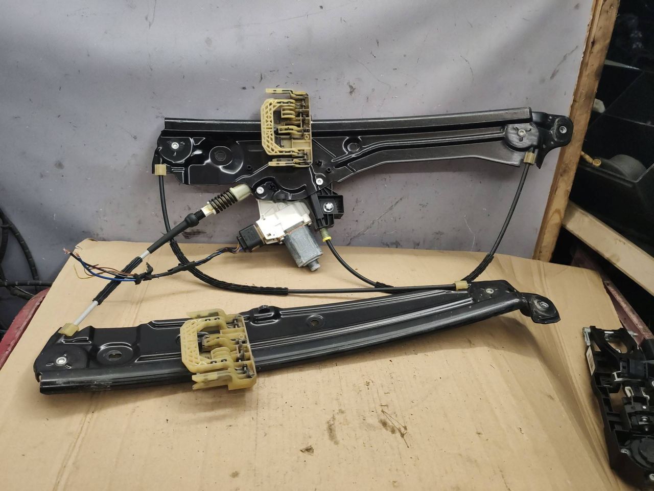стеклоподъемник передний левый BMW 7 серия F01/F02 F01 2011, 4.4 л., N63 B44 A, бензин, АКПП, черный, 7182085