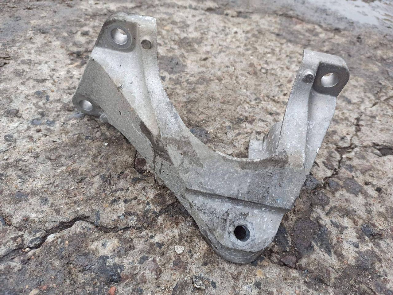кронштейн двигателя BMW 3 серия F30/F31/F34 F30 2012, 3.5 л., бензин, АКПП, седан, задний привод, 6788606