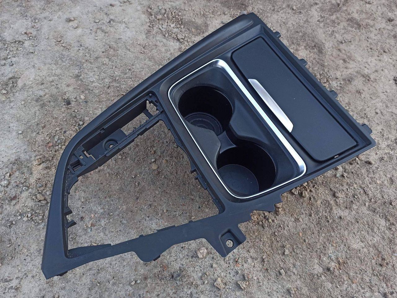 подстаканник BMW 3 серия F30/F31/F34 F30 2012, 3.5 л., бензин, АКПП, седан, задний привод, 9218925