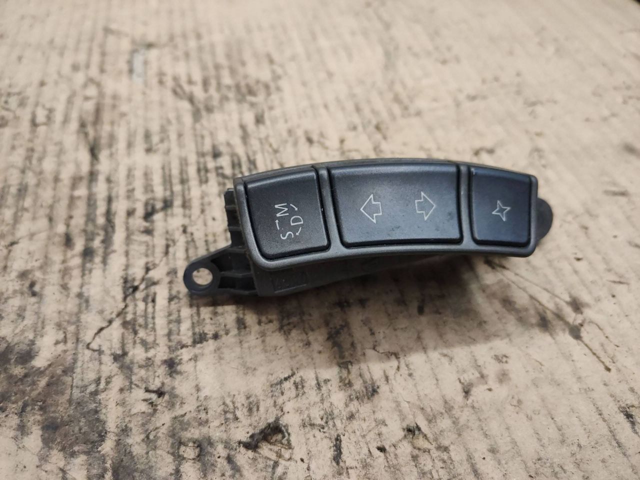 кнопки управления на руле BMW 7 серия E65/E66/E67 [рестайлинг] E66 2008, 4.8 л., N62 B48 B, бензин, АКПП, серебристый, 6911586