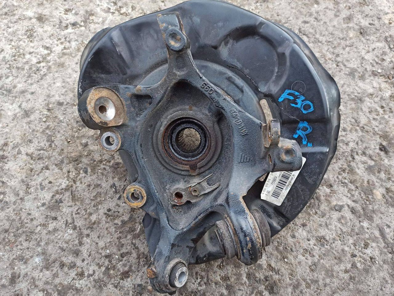 кулак задний правый BMW 3 серия F30/F31/F34 F30 2012, 3.5 л., бензин, АКПП, седан, задний привод
