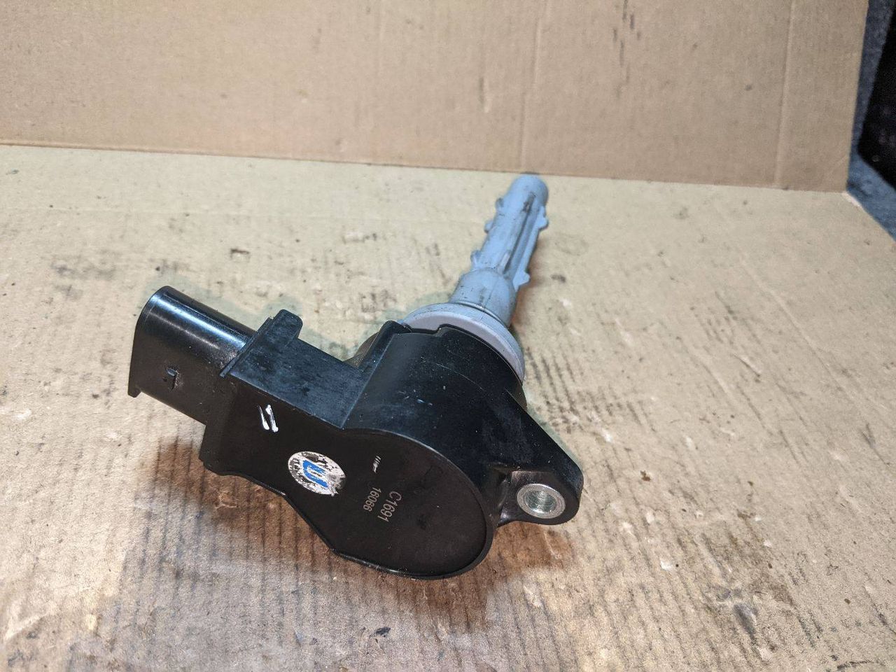 катушка зажигания Mercedes-Benz C-Класс W204/S204/C204 [рестайлинг] W204.054 2011, 3.0 л., M 272.947, бензин, АКПП, черный, седан, задний привод, S1691, 19005267