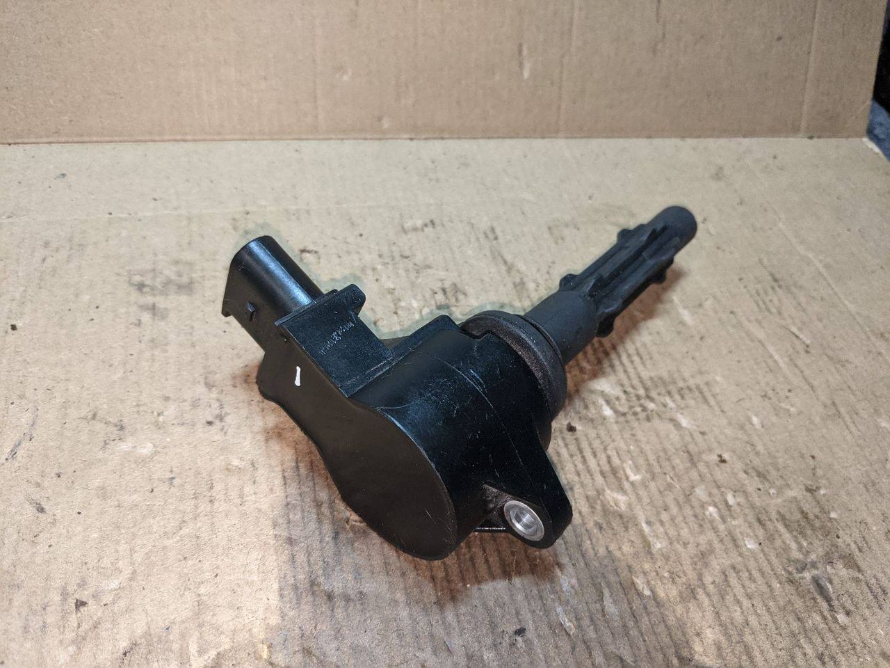 катушка зажигания Mercedes-Benz C-Класс W204/S204/C204 [рестайлинг] W204.054 2011, 3.0 л., M 272.947, бензин, АКПП, черный, седан, задний привод
