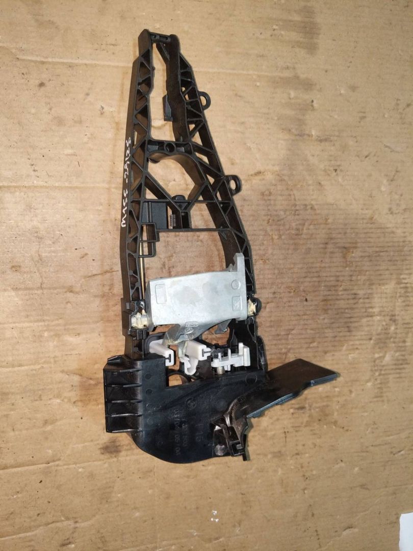 скелет ручки двери передней левой BMW X5 F15 2018, 3.0 л., N57 D30 C, дизель, АКПП, белый, внедорожник 5 дв.