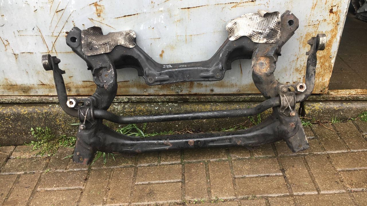 балка подвески передняя (подрамник) Mercedes-Benz CLS-Класс C219 2005, 3.0 л., OM 642.920, дизель, АКПП, черный, купе