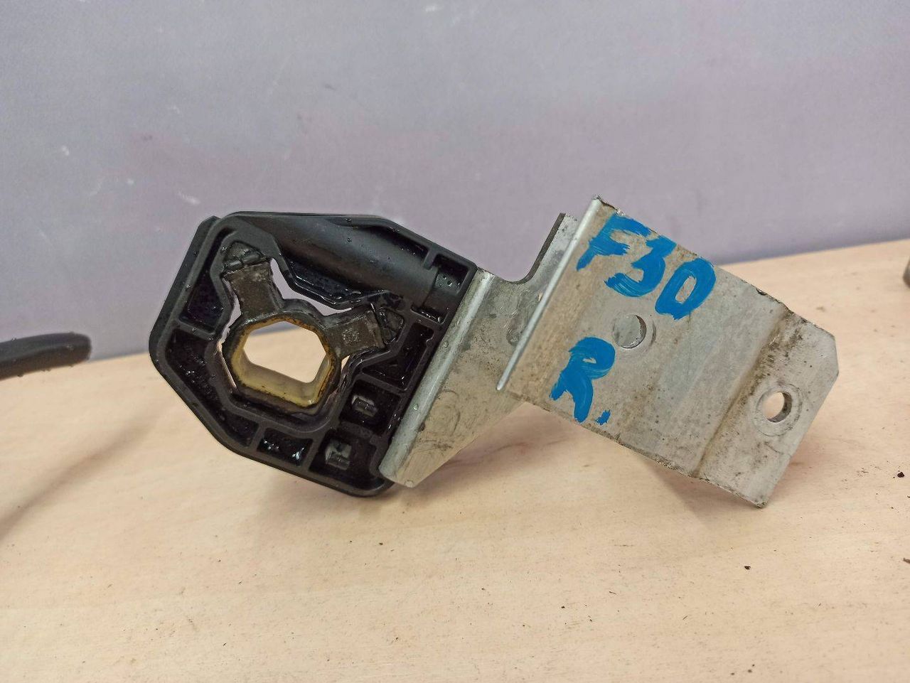 кронштейн радиатора BMW 3 серия F30/F31/F34 F30 2012, 3.5 л., бензин, АКПП, седан, задний привод