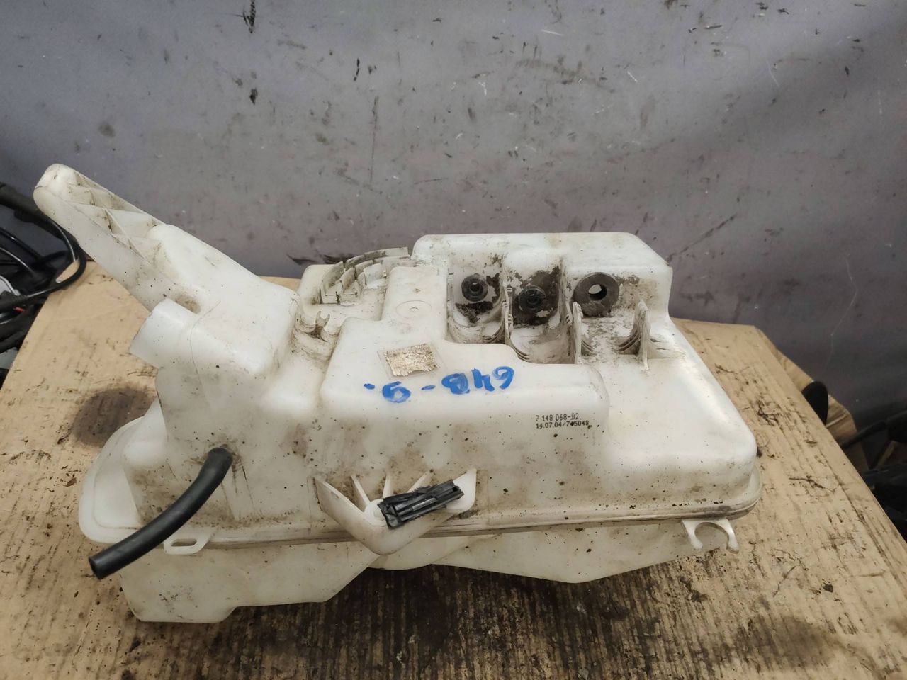бачок омывателя BMW 5 серия E60/E61 2004, 2.5 л., M54 B25 (256S5), бензин, МКПП, синий, универсал, 7148068