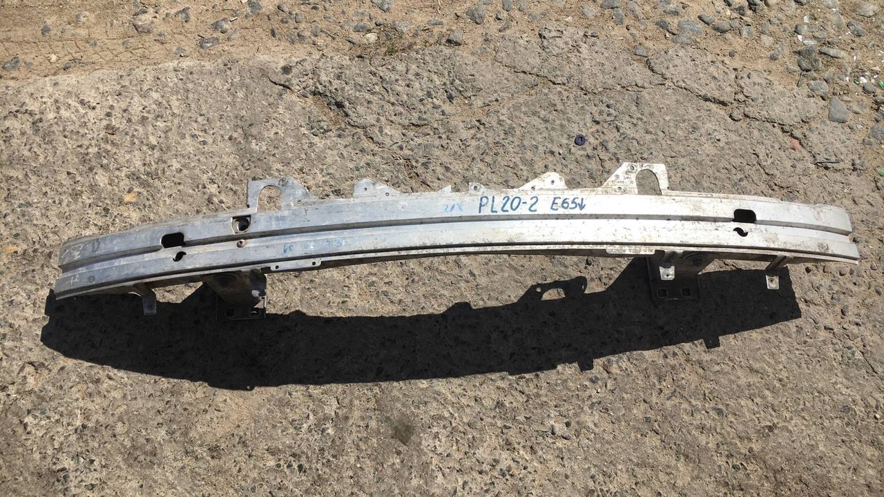 усилитель бампера переднего BMW 7 серия E65/E66/E67 2002, 4.4 л., бензин, АКПП, седан, 7014998