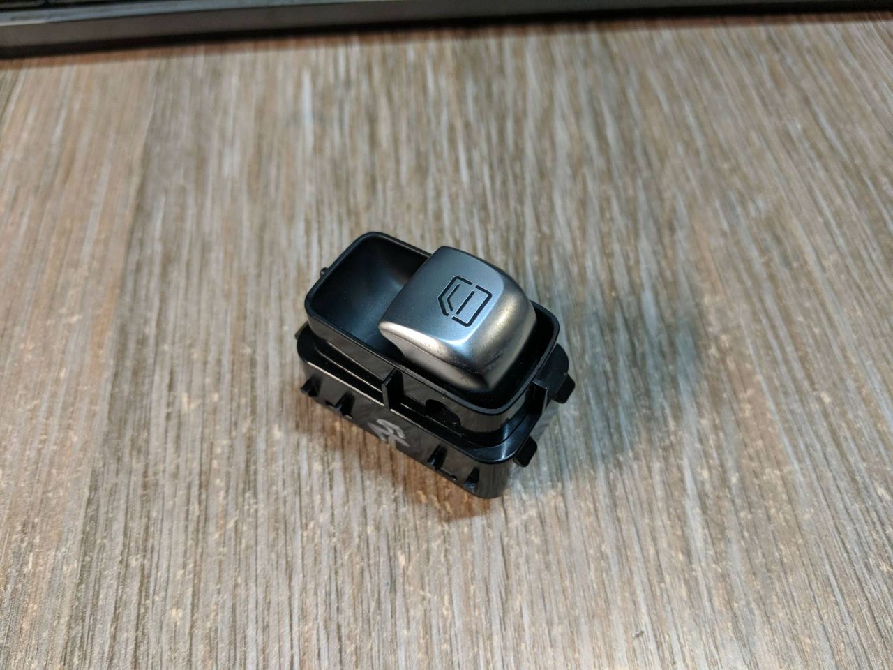 кнопка стеклоподъемника двери Mercedes-Benz C-Класс W205/S205/C205 2015, A2229052203