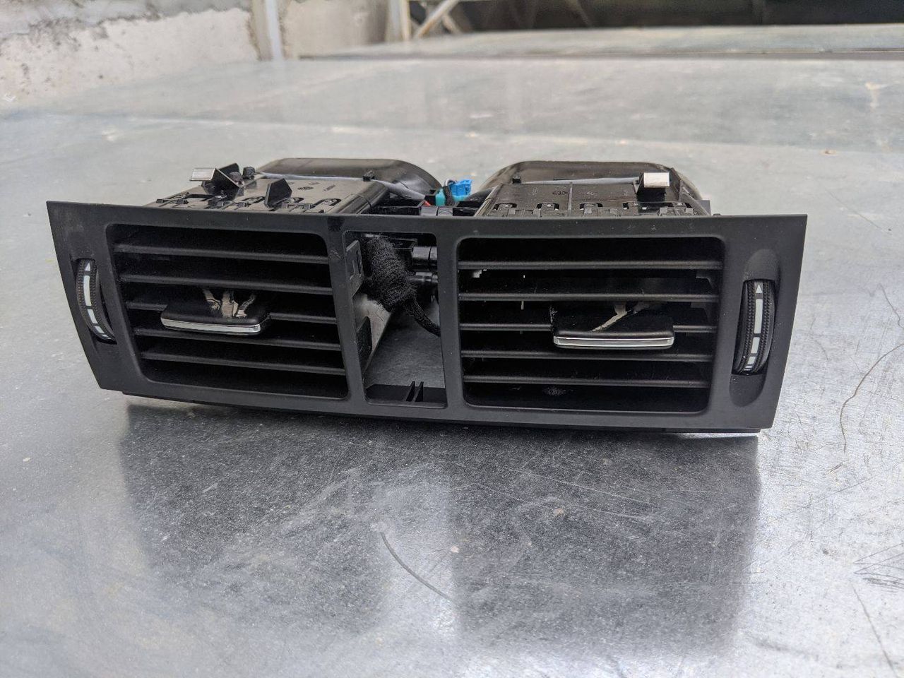 дефлектор обдува салона Mercedes-Benz C-Класс W204/S204 W204 2009, 3.0 л., M 272.948, бензин, A2048304054