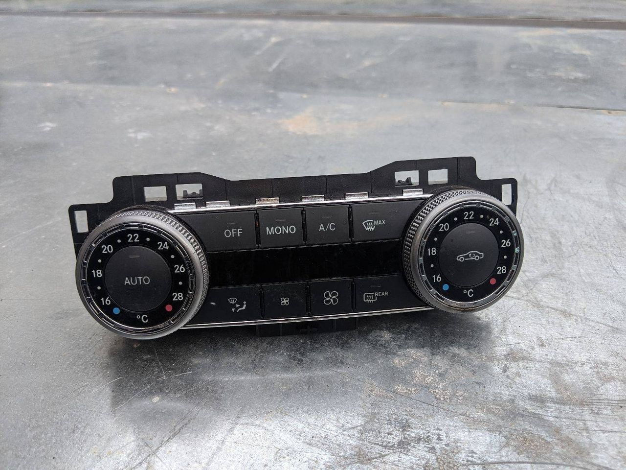 блок управления печки / климат-контроля Mercedes-Benz C-Класс W204/S204 W204 2009, 3.0 л., M 272.948, бензин, A2048300590
