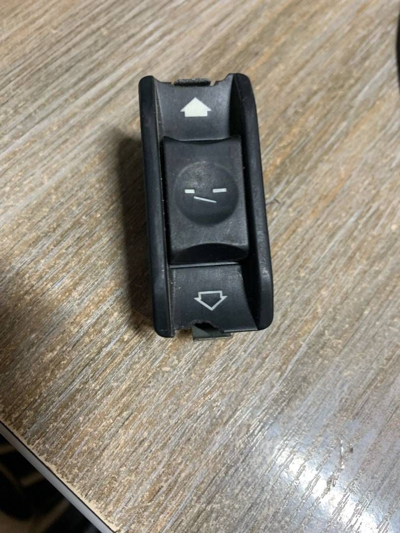 кнопка открывания люка BMW 5 серия E39 1998, 8352182, 61318352182