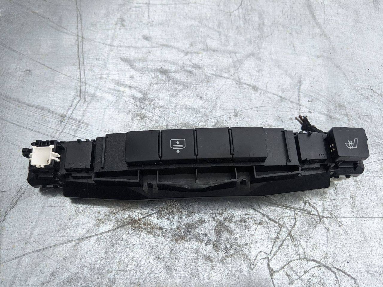 кнопка (выключатель) Mercedes-Benz C-Класс W204/S204 W204 2009, 3.0 л., M 272.948, бензин, A2048705510