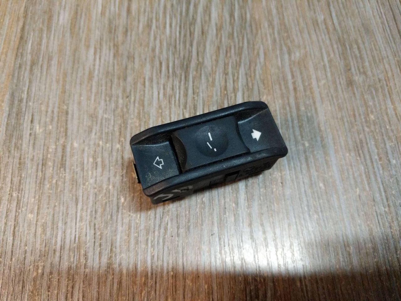 кнопка открывания люка BMW 5 серия E39 [рестайлинг] 2003, 2.5 л., M54 B25 (256S5), бензин, АКПП, седан, 61316907288, 6907288