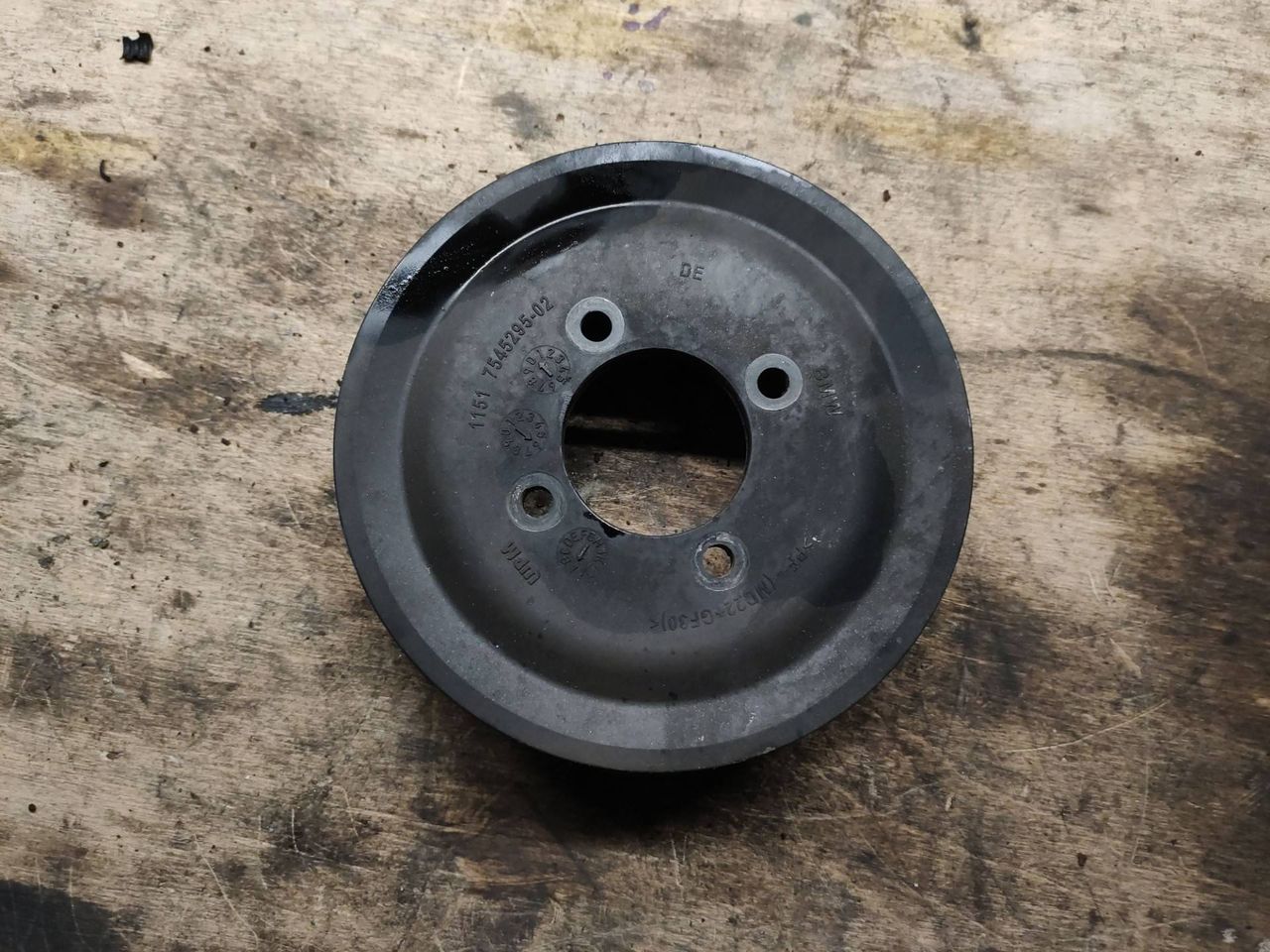 шкив помпы BMW X5 E70 2007, 4.8 л., N62 B48 A, бензин, 7545295