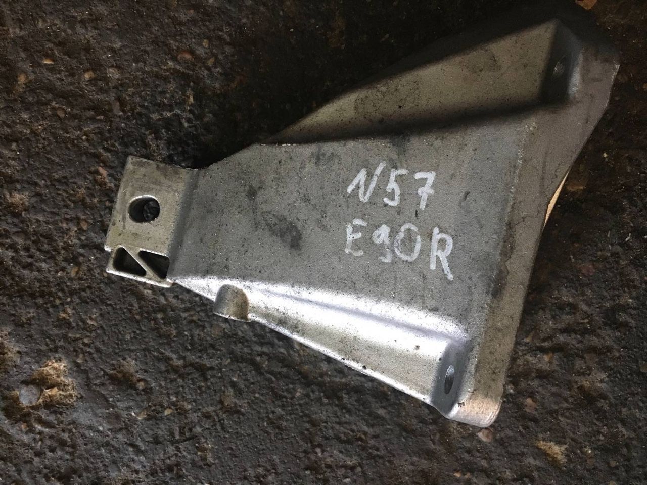 кронштейн двигателя BMW 3 серия E90/E91/E92/E93 2006, 3.0 л., N57 D30 A, дизель, 6786692