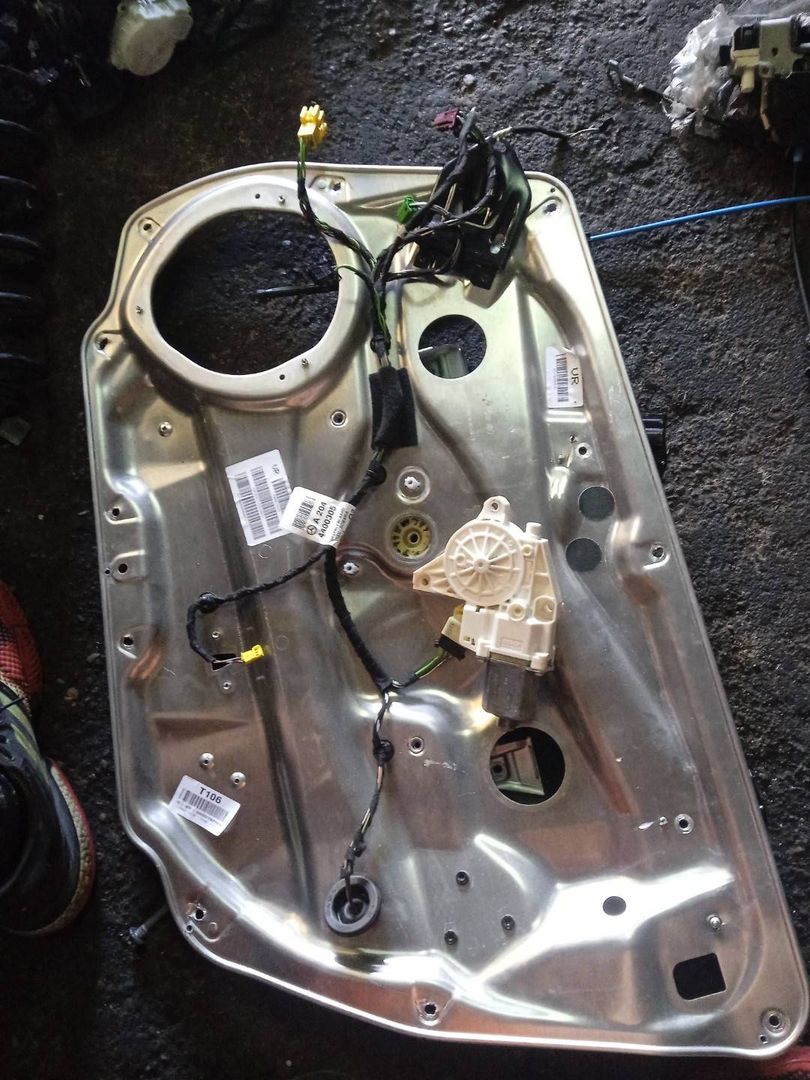 стеклоподъемник передний правый Mercedes-Benz C-Класс W204/S204 W204 2009, 3.0 л., M 272.948, бензин