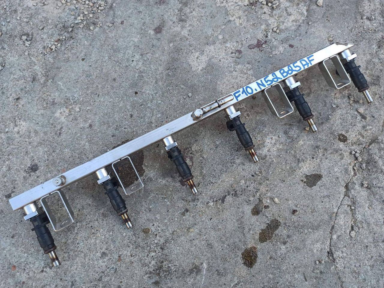 топливная рампа BMW 5 серия F07/F10/F11 2012, 2.5 л., N52 B25 AF, бензин, 7512541