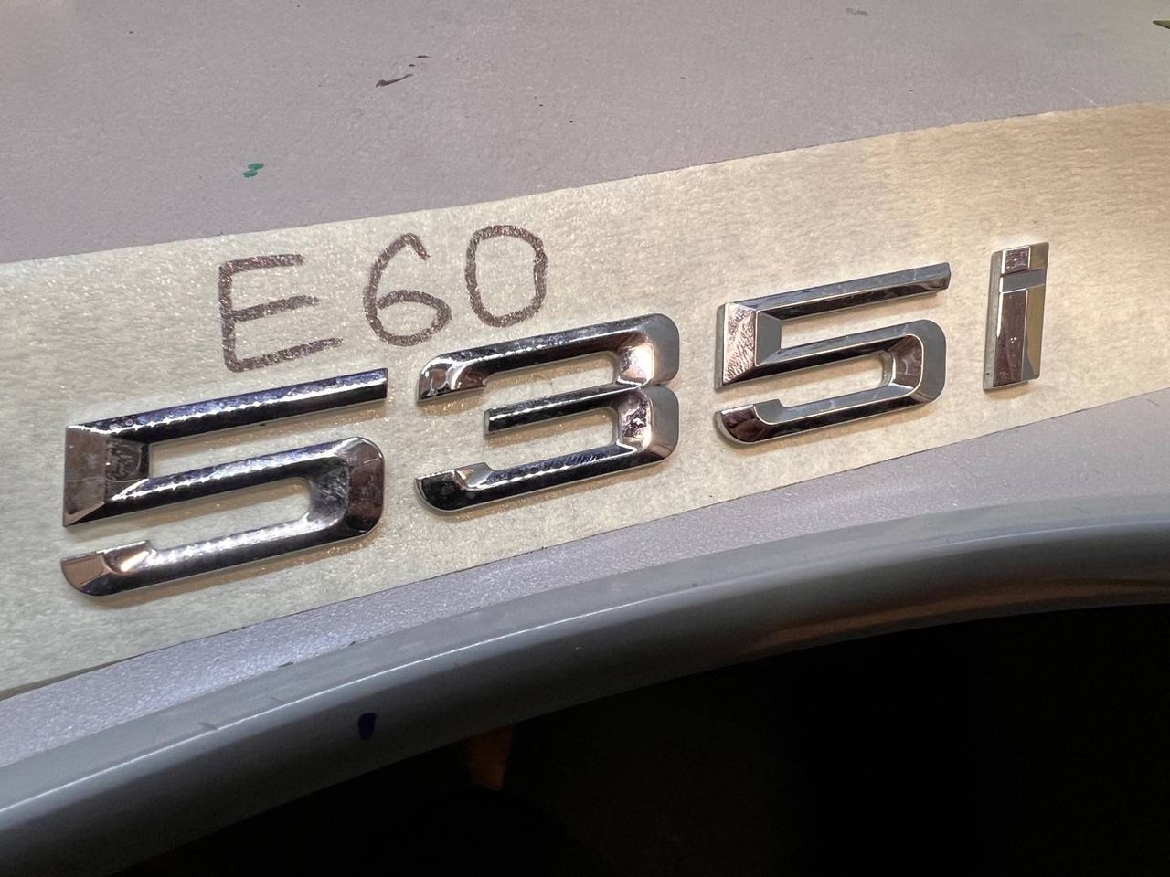 эмблема BMW 5 серия E60/E61 [рестайлинг] 2008, 3.0 л., N54 B30 A, бензин