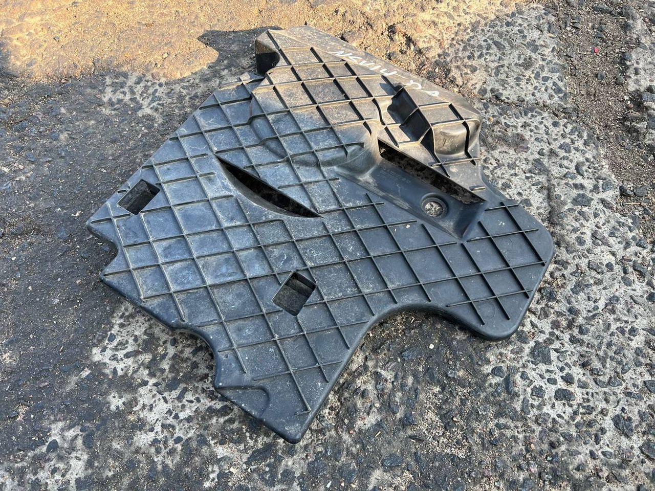 планка под капот Mercedes-Benz E-Класс W212/S212/C207/A207 W212 2010, 2.2 л., дизель, АКПП, седан, задний привод, правый руль, A6510100867