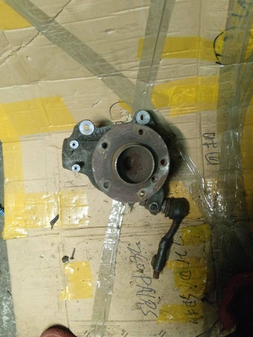 кулак поворотный левый BMW 3 серия E90/E91/E92/E93 2007, 3.0 л., N53 B30 A, бензин, МКПП, мокрый асфальт, седан
