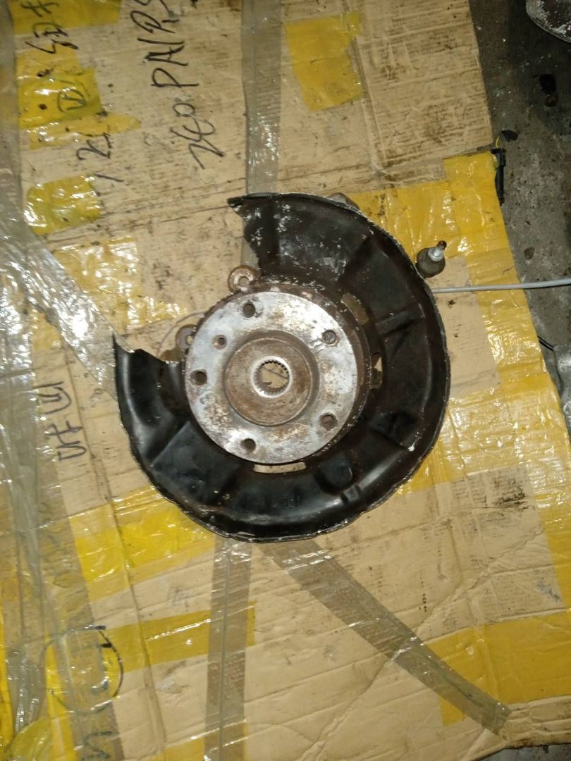 кулак задний правый BMW 3 серия E90/E91/E92/E93 2006, 2.0 л., дизель, 6761580