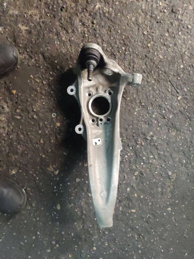 кулак поворотный правый BMW 7 серия G11/G12 2017, 3.0 л., B57 D30 A, дизель, 6879172